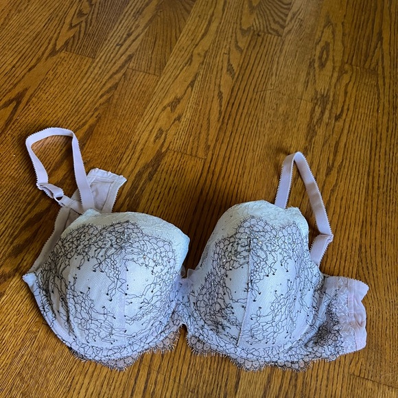 ▫️VICTORIA’S SECRET: Women’s 38D, pale pink & white w/mini gems lace push-up bra - Picture 2 of 14